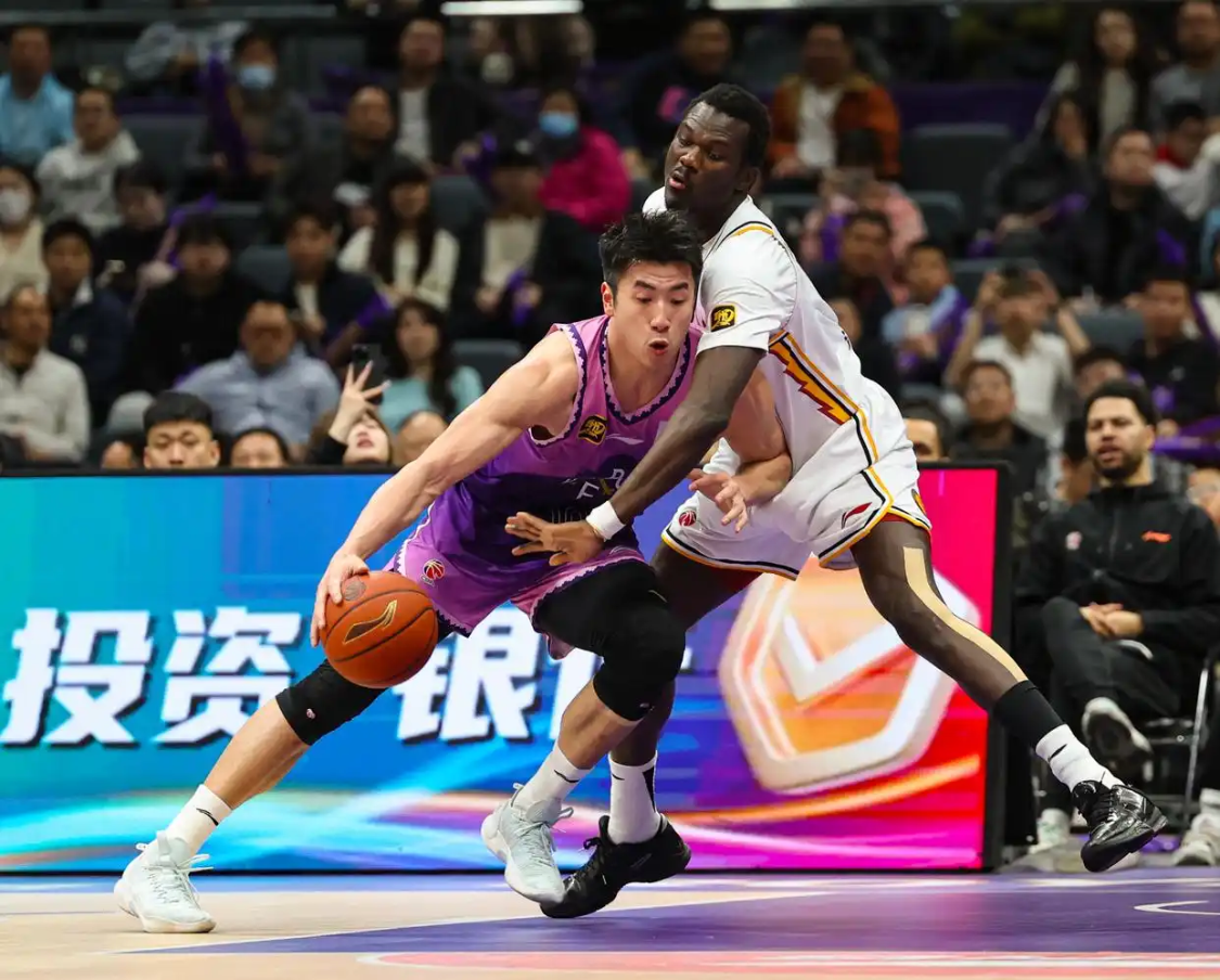 开云-2战轰28+22！山西大外援成功验货，下一个拯救球队之人是萨姆纳？
